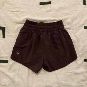 Lululemon Hotty Hot Shorts size 4 Great Condition